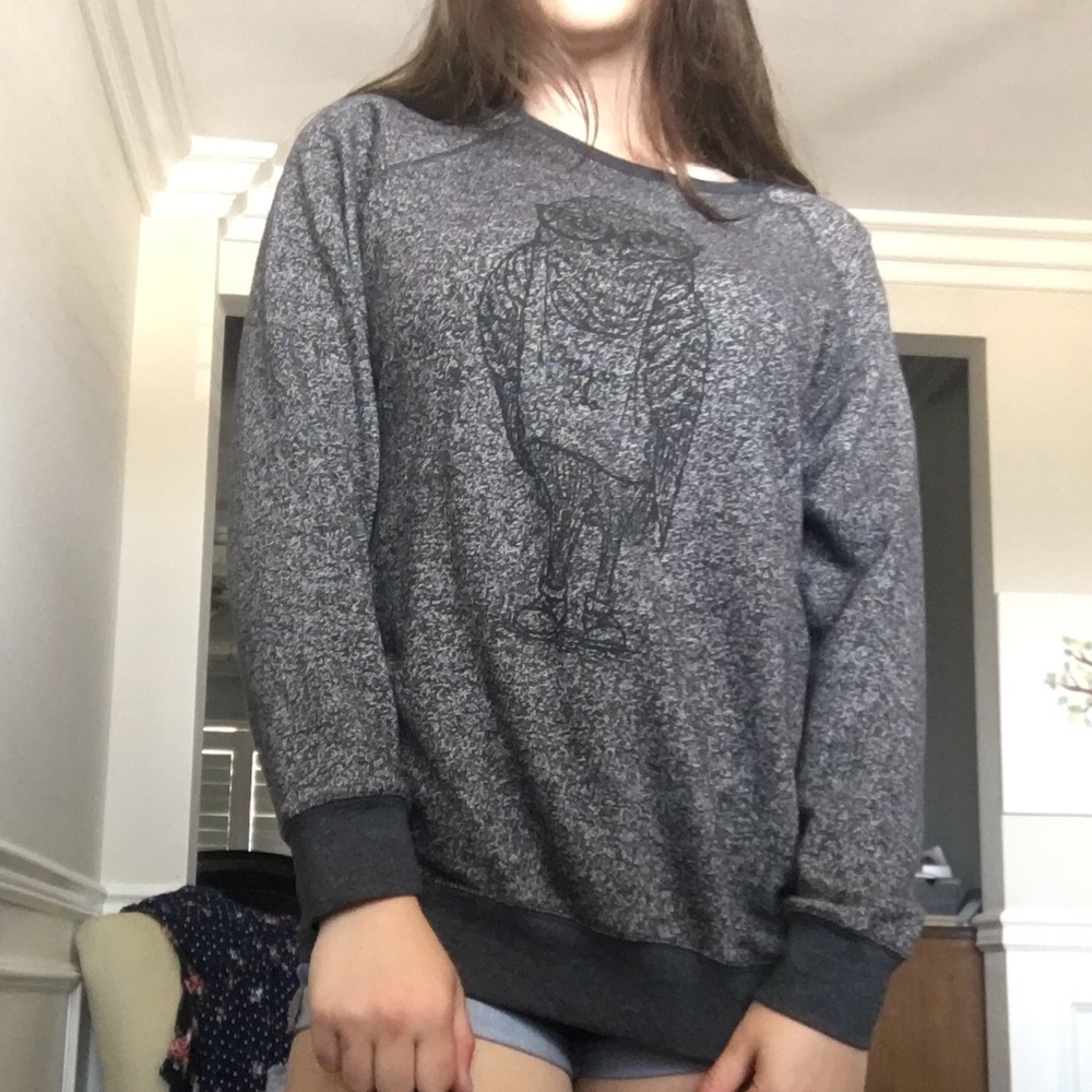 long sleeves gray shirt